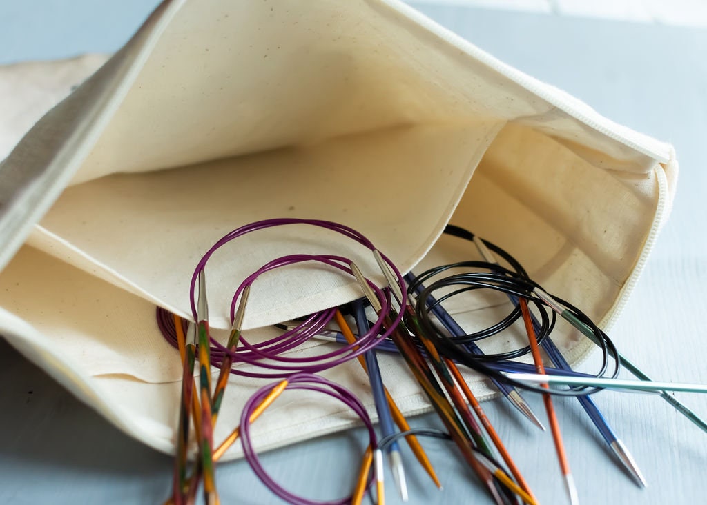 Project Bag with zipper for knitters with dog print. Size Large.