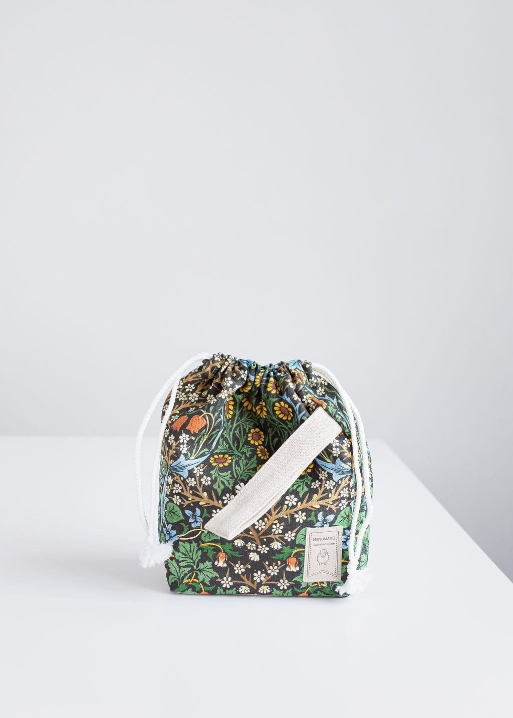 Project Bag. Small bag. Special KnitterBag design. Bag inspired by William Morris, Blackthorn