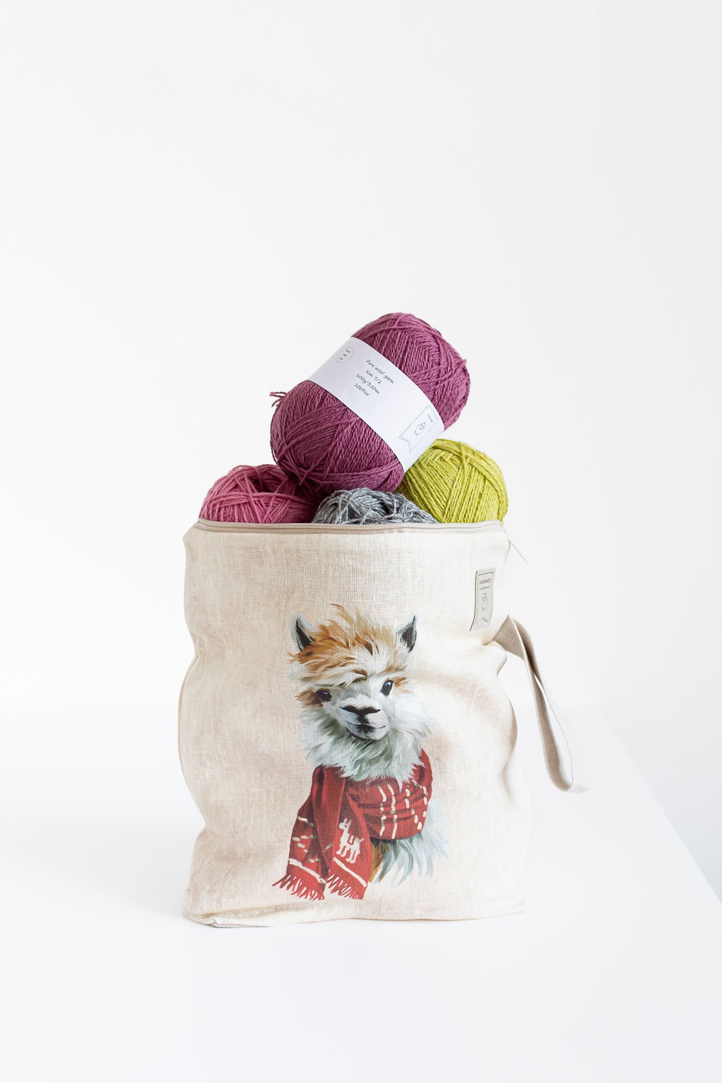 Project Bag with zipper. Yarn organizer with Lama with scarf print