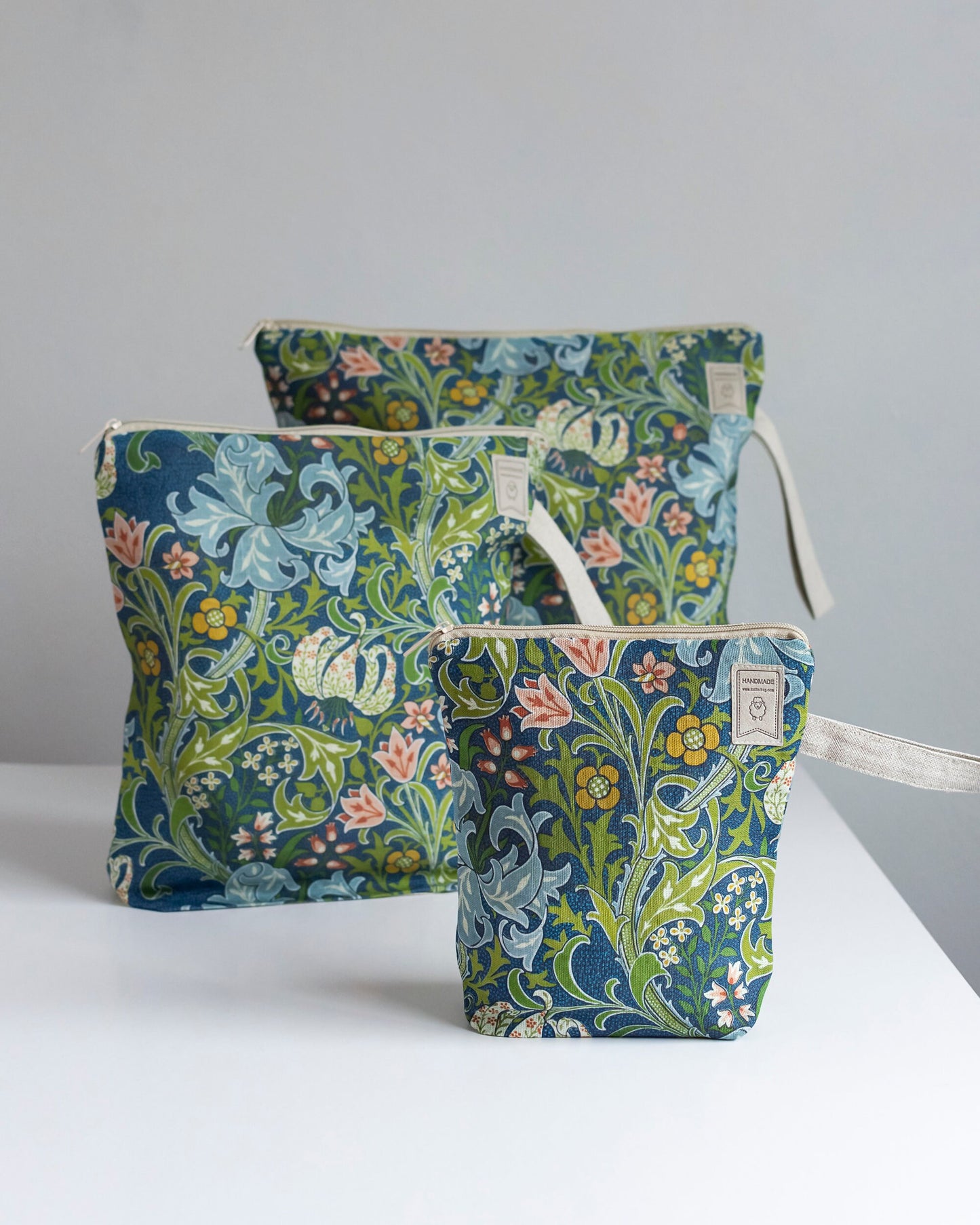 Project Bag with zipper. William Morris, Golden Lily print.