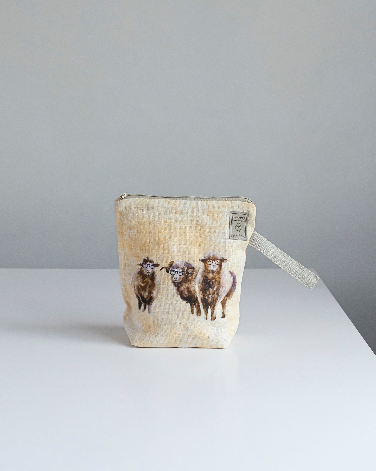 Project Bag with zipper with sheep print. Yarn organizer. Small, Medium or Large