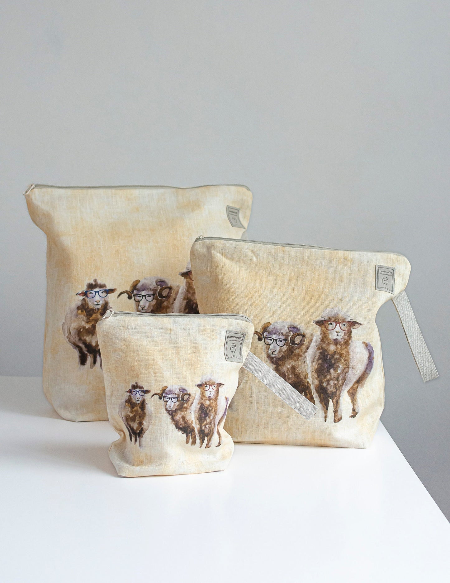 Project Bag with zipper with sheep print. Yarn organizer. Small, Medium or Large