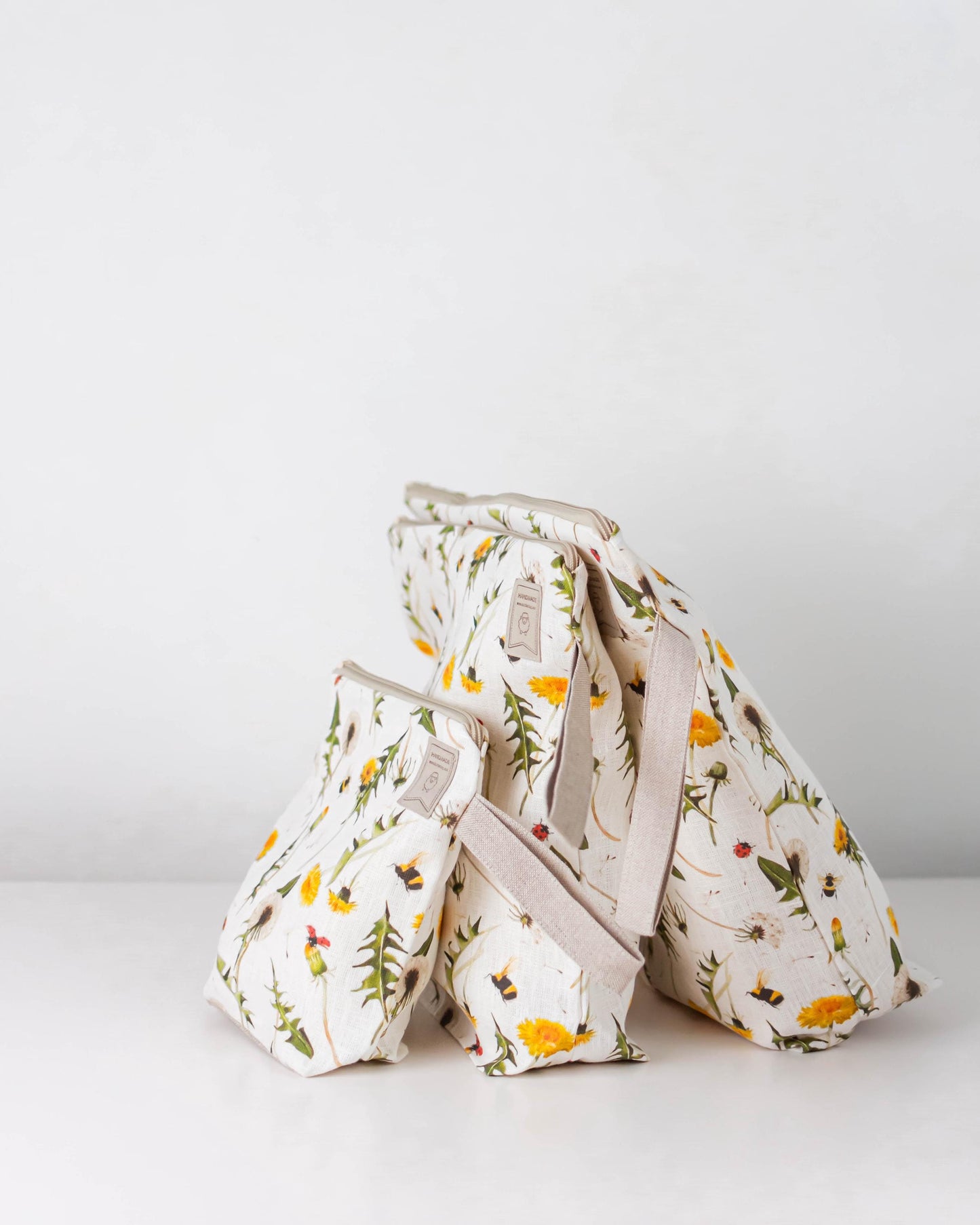 Project bag with Dandelions print. Work in progress Project Bag with zipper. Yarn organizer