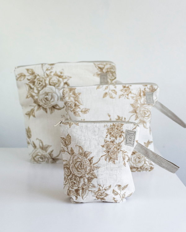 Toile de jouy print Project bag. Work in progress Project Bag with zipper. Yarn organizer with brown roses print.