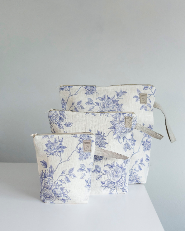 Toile de jouy print Project bag. Work in progress Project Bag with zipper. Yarn organizer with brown roses print.