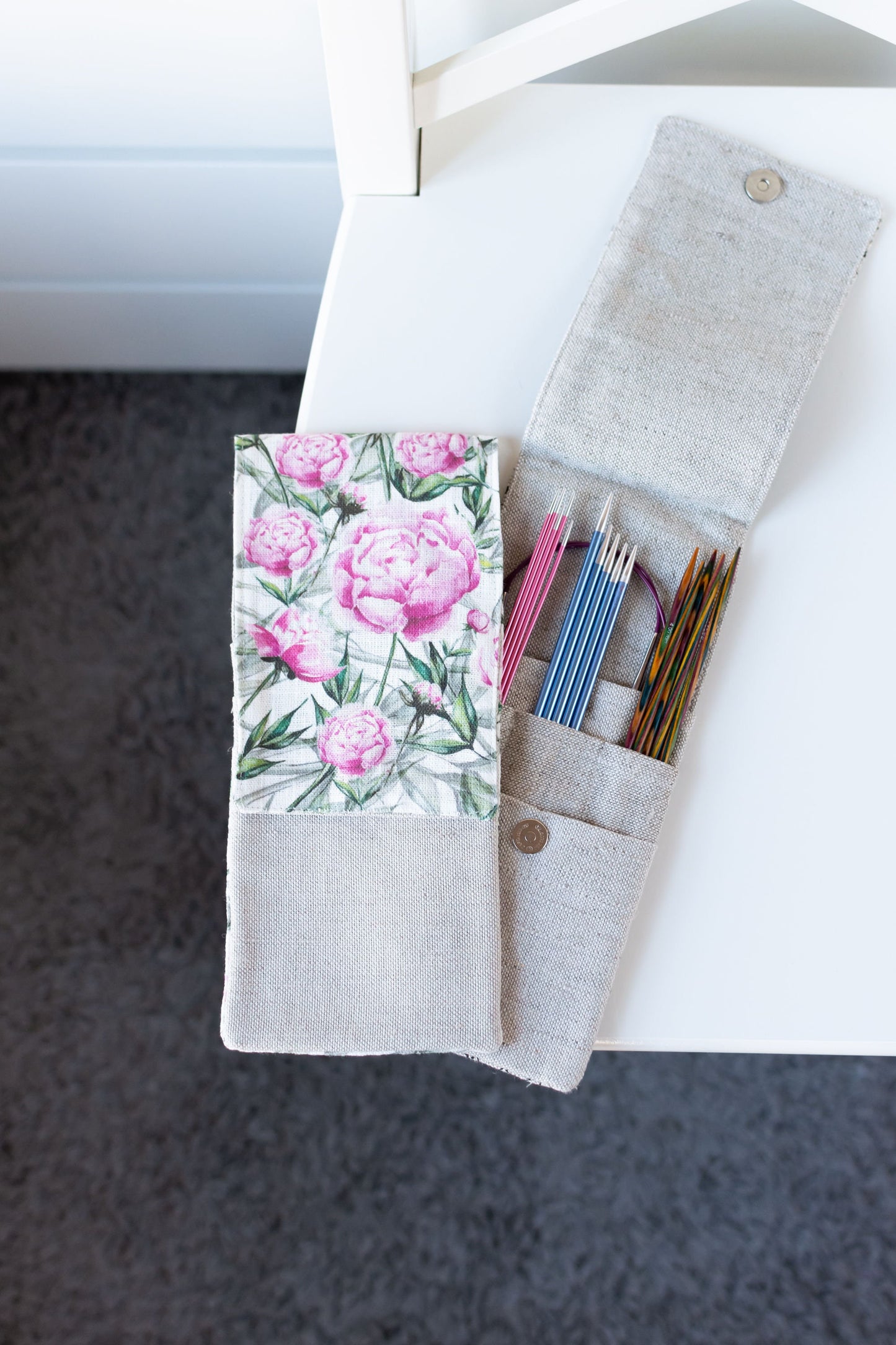 Needle Case. size: 4" x 9,2" (or 4" x 11"). Needles, Crochets and Hooks Case. Peony print