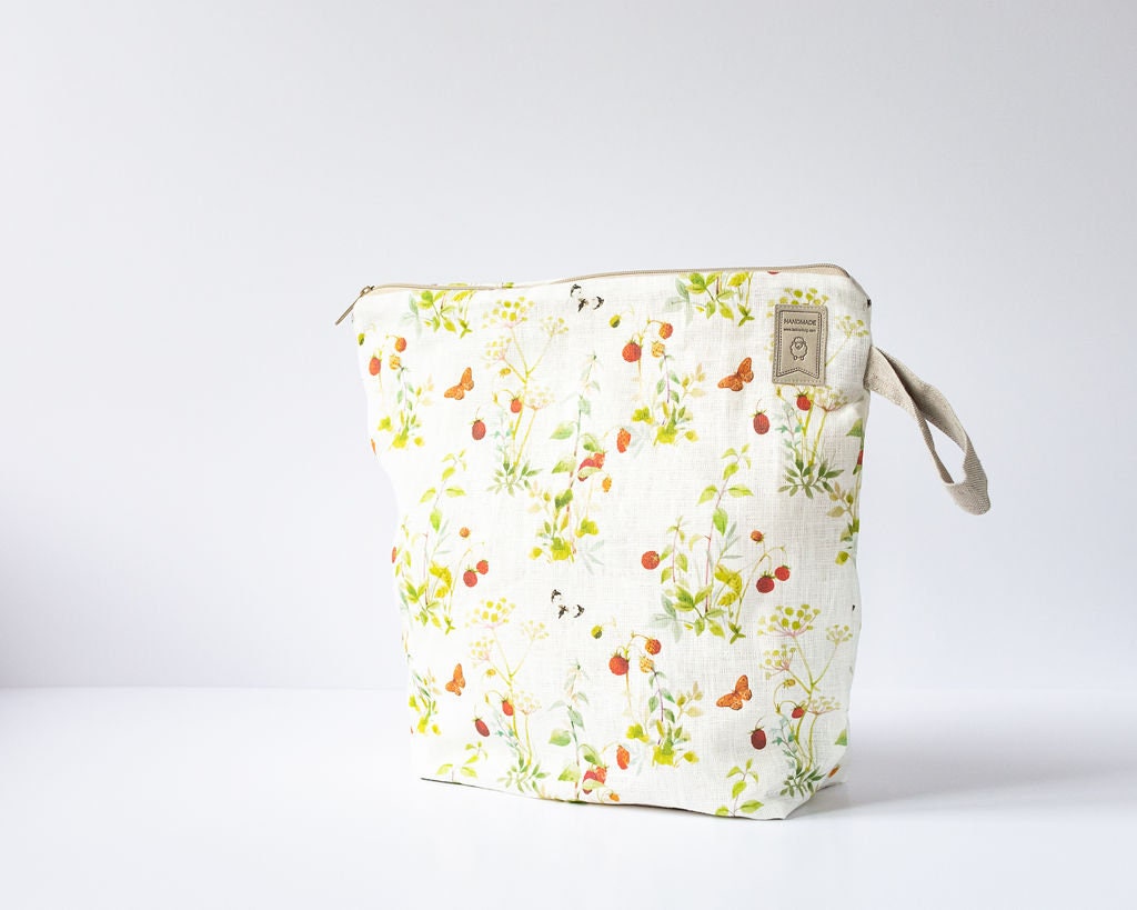 Work in progress Project Bag with zipper. Strawberry print