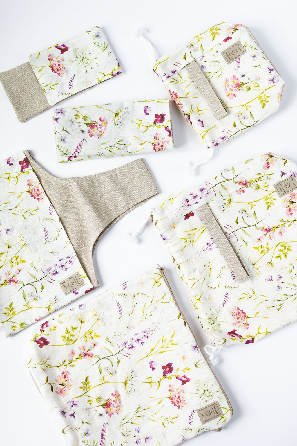Work in progress Project Bag with zipper. Meadow Flowers print.