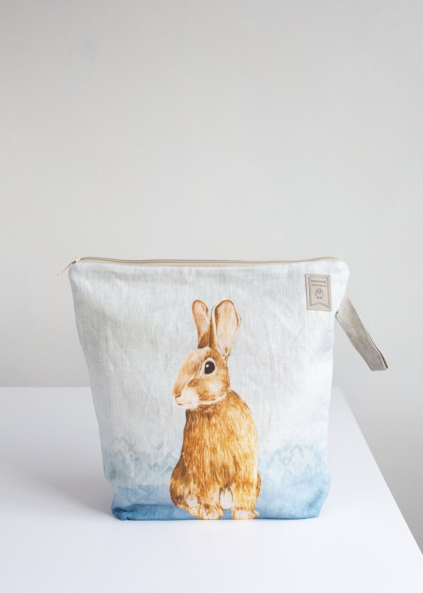 Project Bag with zipper for knitters. Bunny rabbit printed bag.