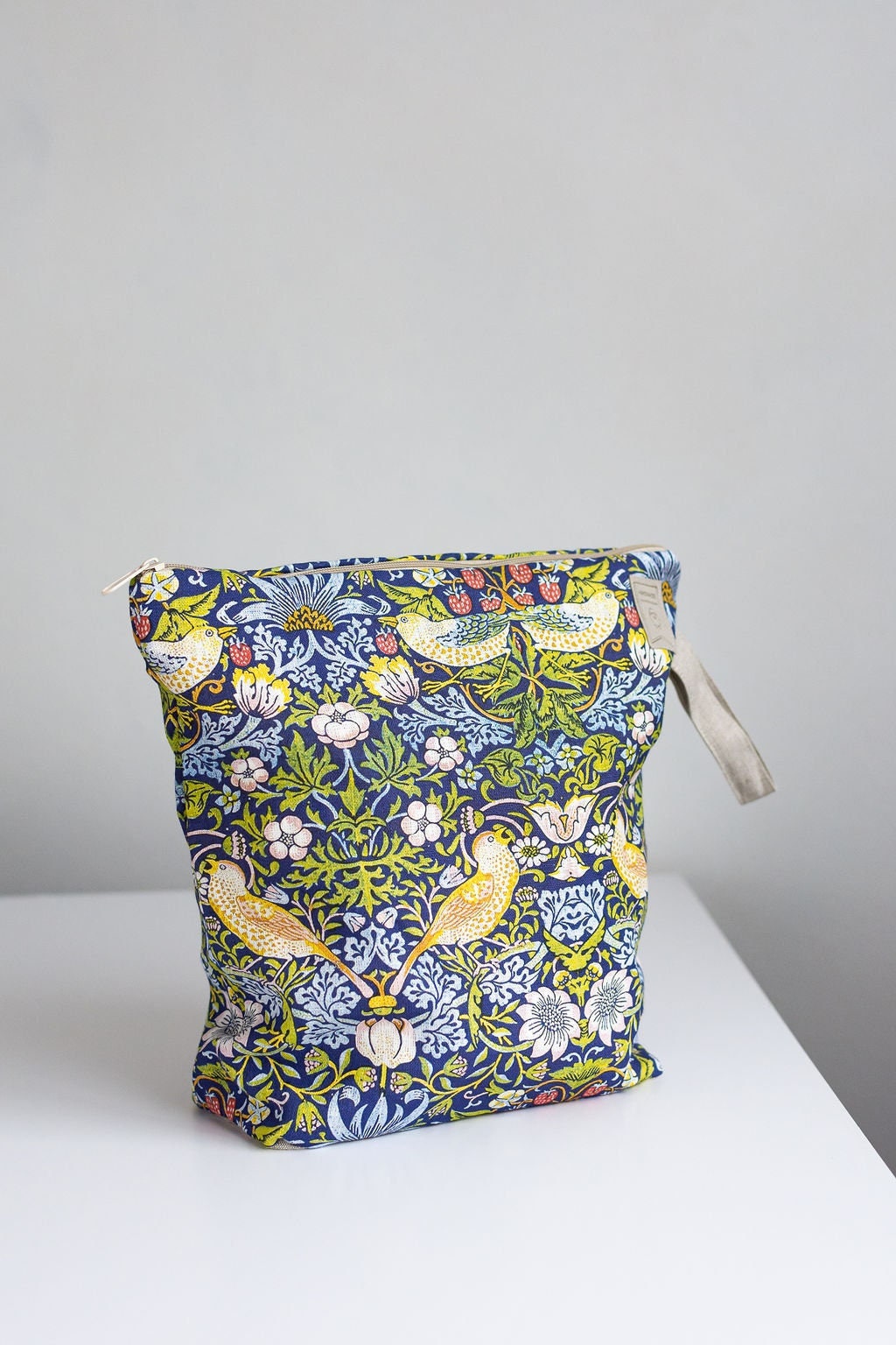 Project Bag with zipper. William Morris Strawberry Thief print.