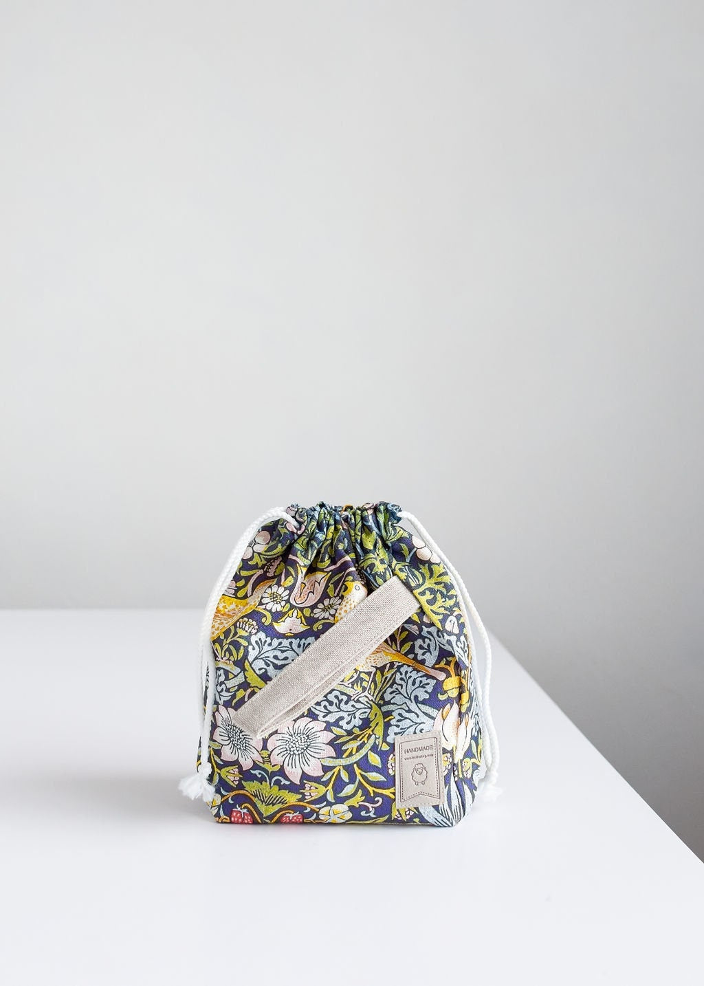 Project Bag. Small bag. Special KnitterBag design. Bag inspired by William Morris Strawberry Thief print.