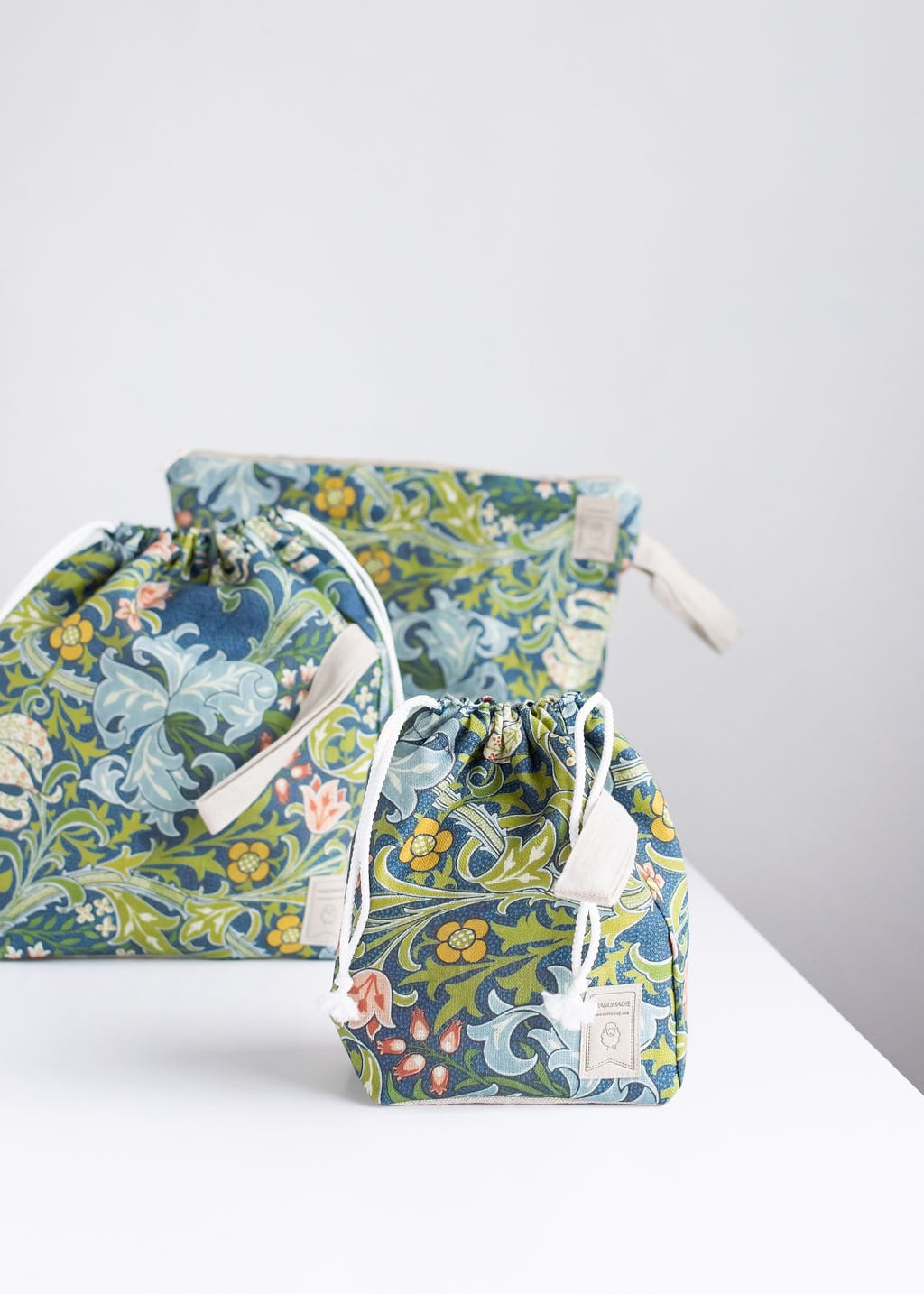 Project Bag. Small bag. Special KnitterBag design. Bag inspired by William Morris, Golden Lily print