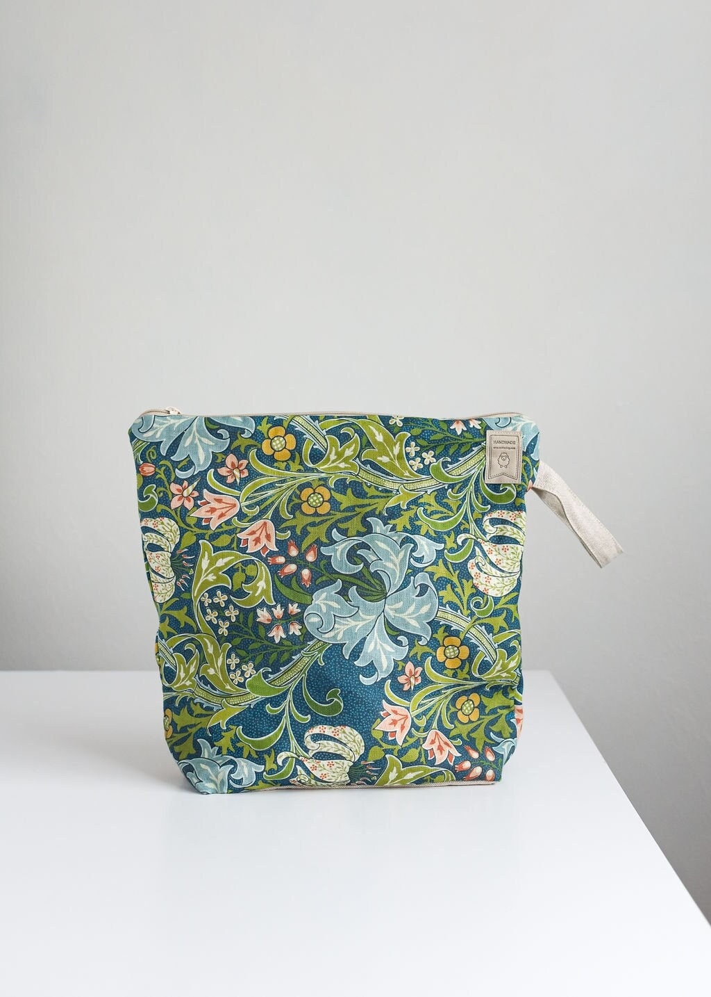 Project Bag with zipper. William Morris, Golden Lily print.
