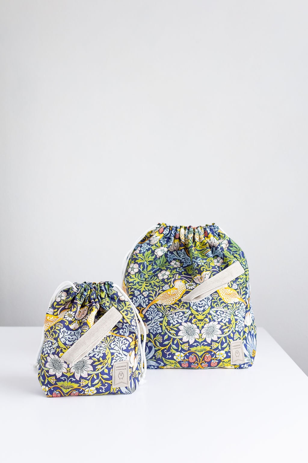 Project Bag. Small bag. Special KnitterBag design. Bag inspired by William Morris Strawberry Thief print.