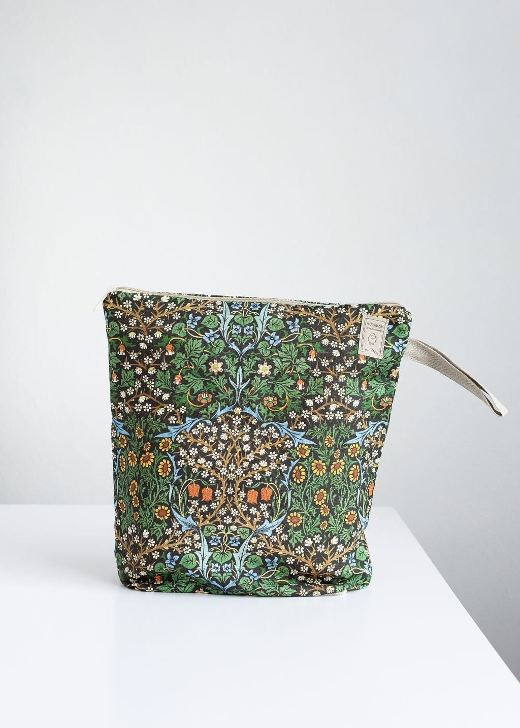 Project Bag with zipper with print William Morris Blackthorn