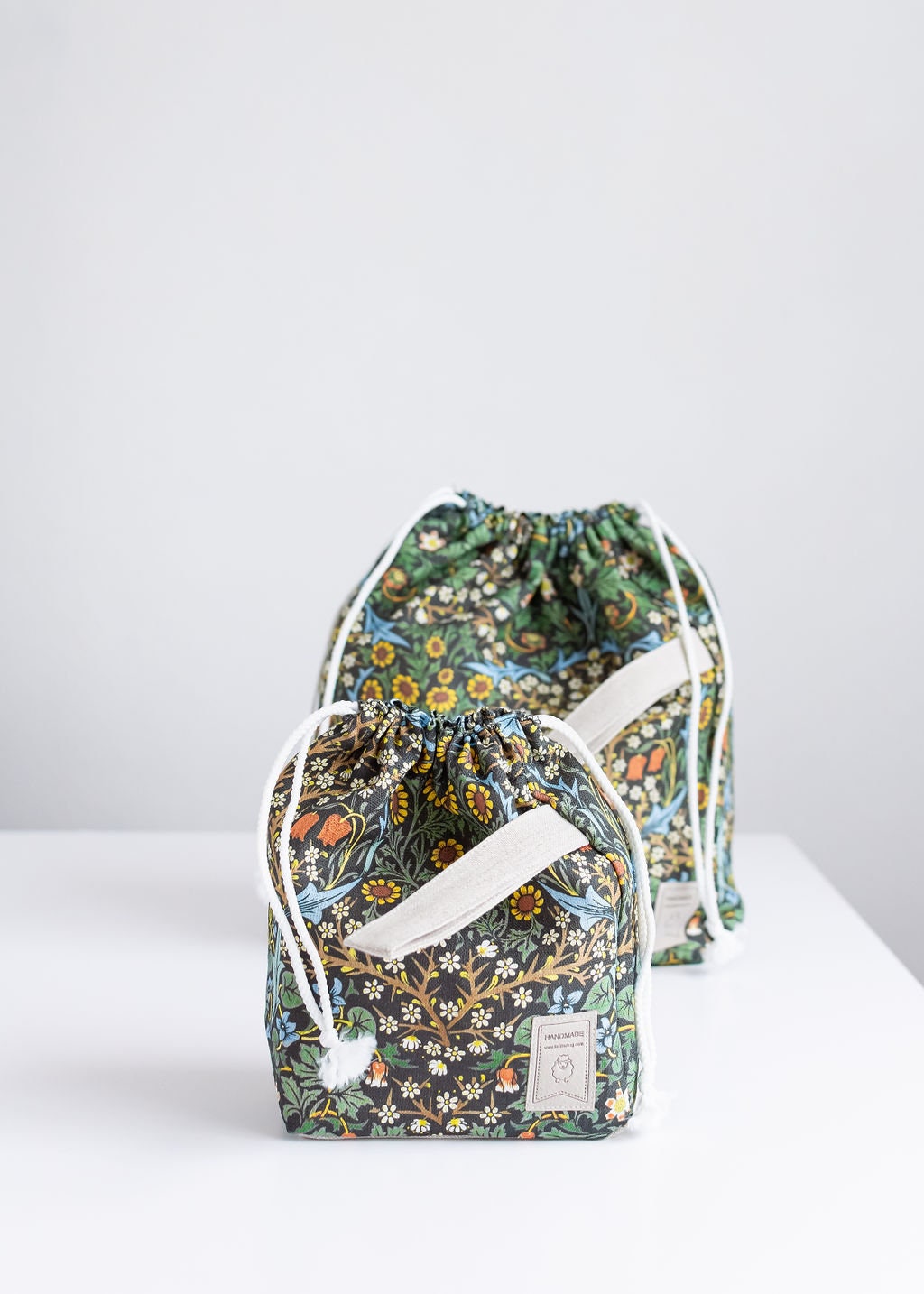Project Bag. Small bag. Special KnitterBag design. Bag inspired by William Morris, Blackthorn