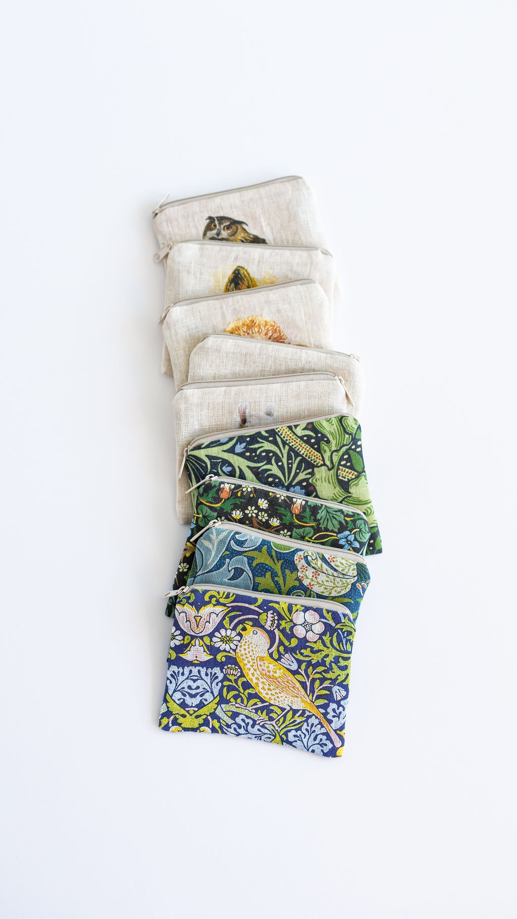 Small zip purse, small coin purse, sewing notions pouch, knitting pouch, William Morris, Strawberry Thief print