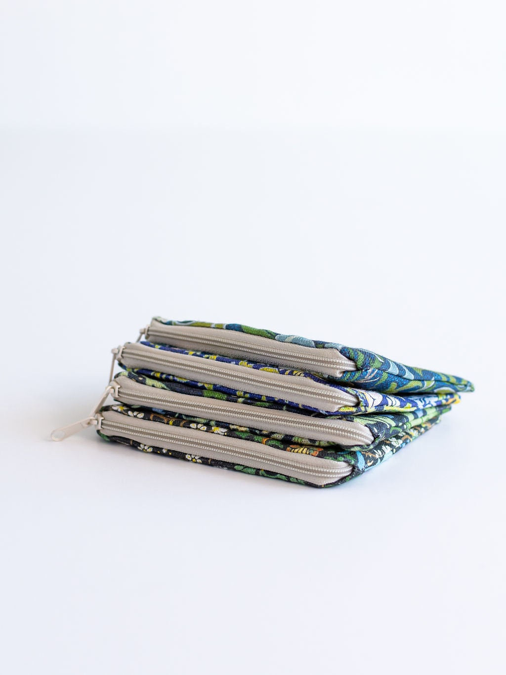 Small zip purse, small coin purse, sewing notions pouch, knitting pouch, William Morris, Strawberry Thief print