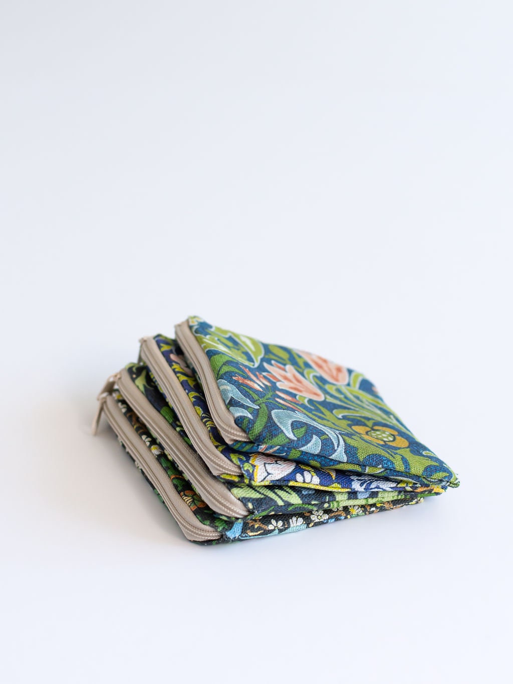 Small zip purse, small coin purse, sewing notions pouch, knitting pouch, William Morris, Golden Lily print.