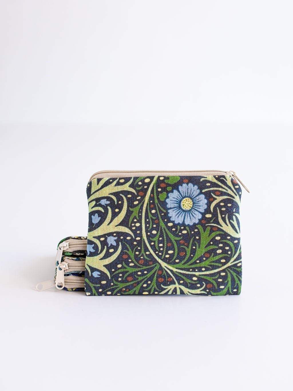 Small zip purse, small coin purse, sewing notions pouch, knitting pouch, William Morris, Seaweed print