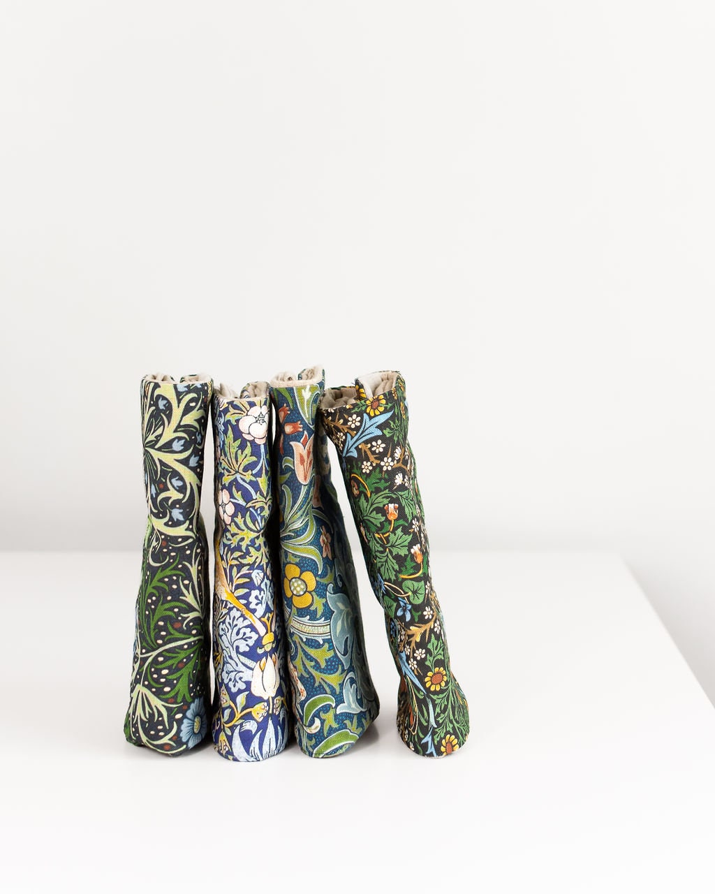 Needles, Crochets, Hooks Case with William Morris, Seaweed print.  Inside 21pockets-circle &24socks needles.