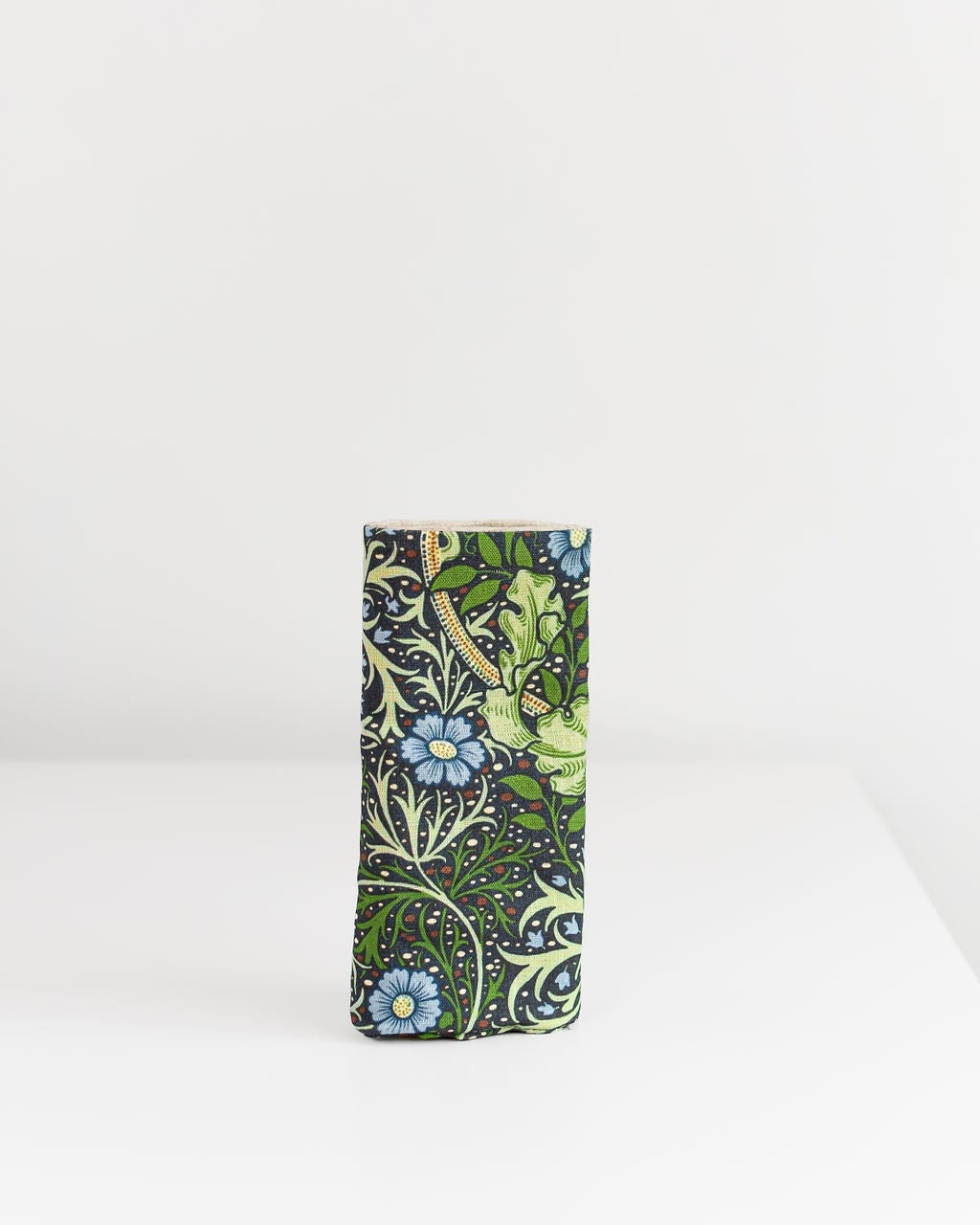 Needles, Crochets, Hooks Case with William Morris, Seaweed print.  Inside 21pockets-circle &24socks needles.