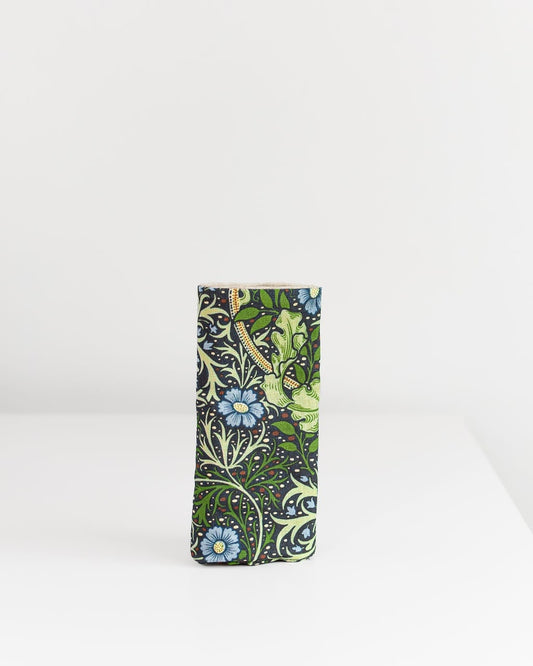 Needles, Crochets, Hooks Case with William Morris, Seaweed print.  Inside 21pockets-circle &24socks needles.