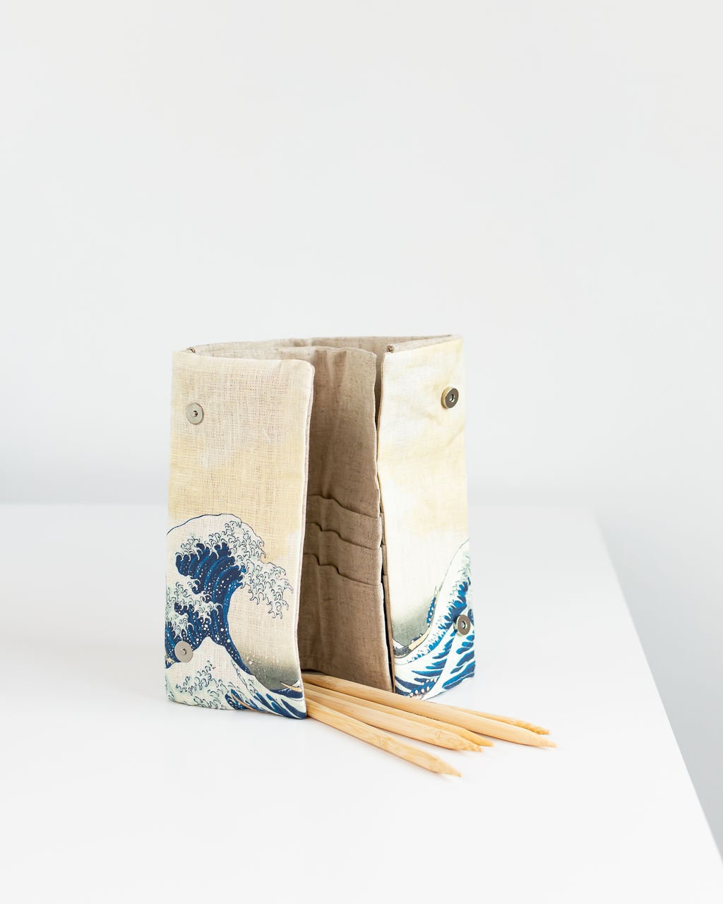 Needles, Crochets, Hooks Case with Hokusai The Great Wave print.  Inside 21pockets-circle &24socks needles.