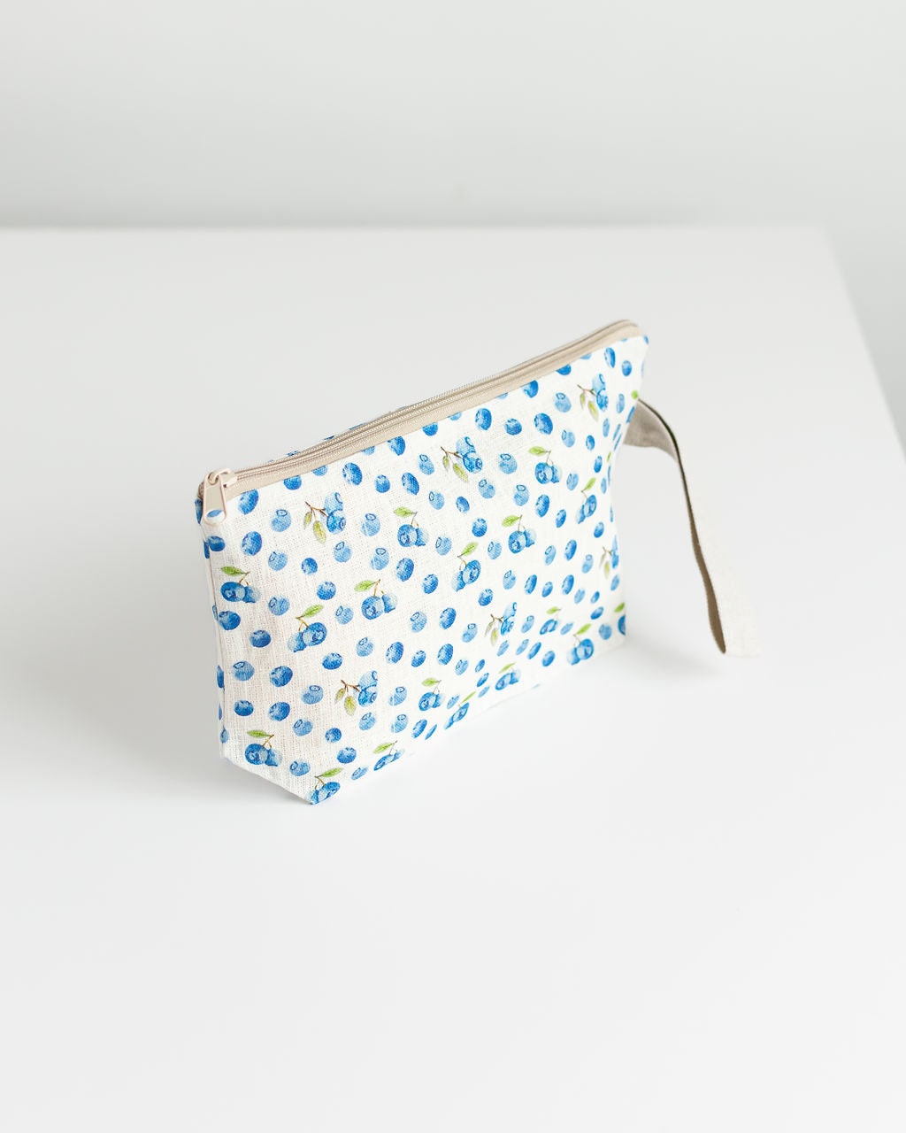 Wristlet pouch with blueberries print fabric Natural linen
