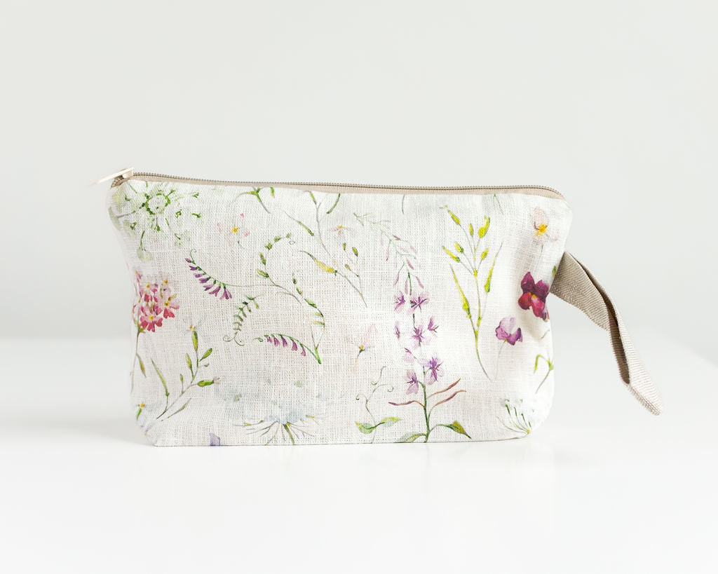 Wristlet pouch with Meadow print fabric