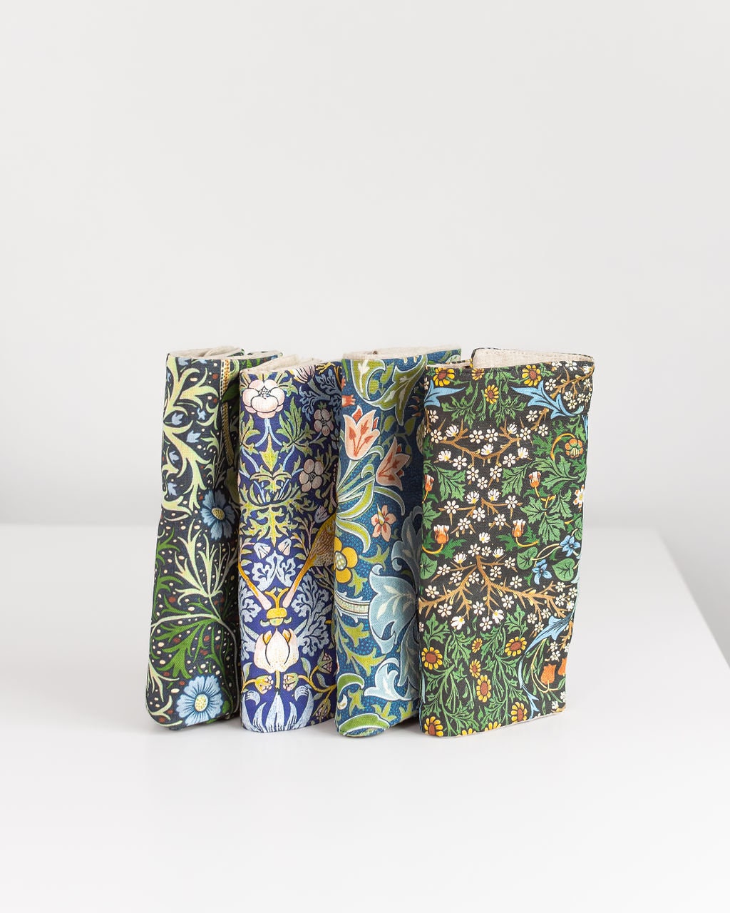 Needles, Crochets, Hooks Case with William Morris, Seaweed print.  Inside 21pockets-circle &24socks needles.