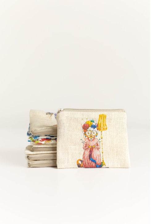 Small zip purse with Lady who is knitting print