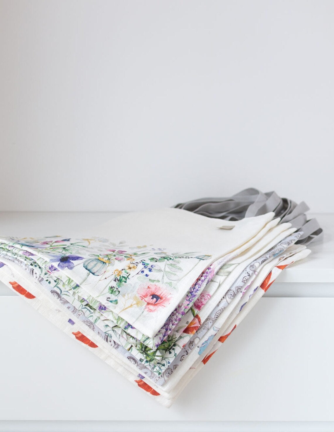 Meadow flowers print bag. Shopping tote bag.