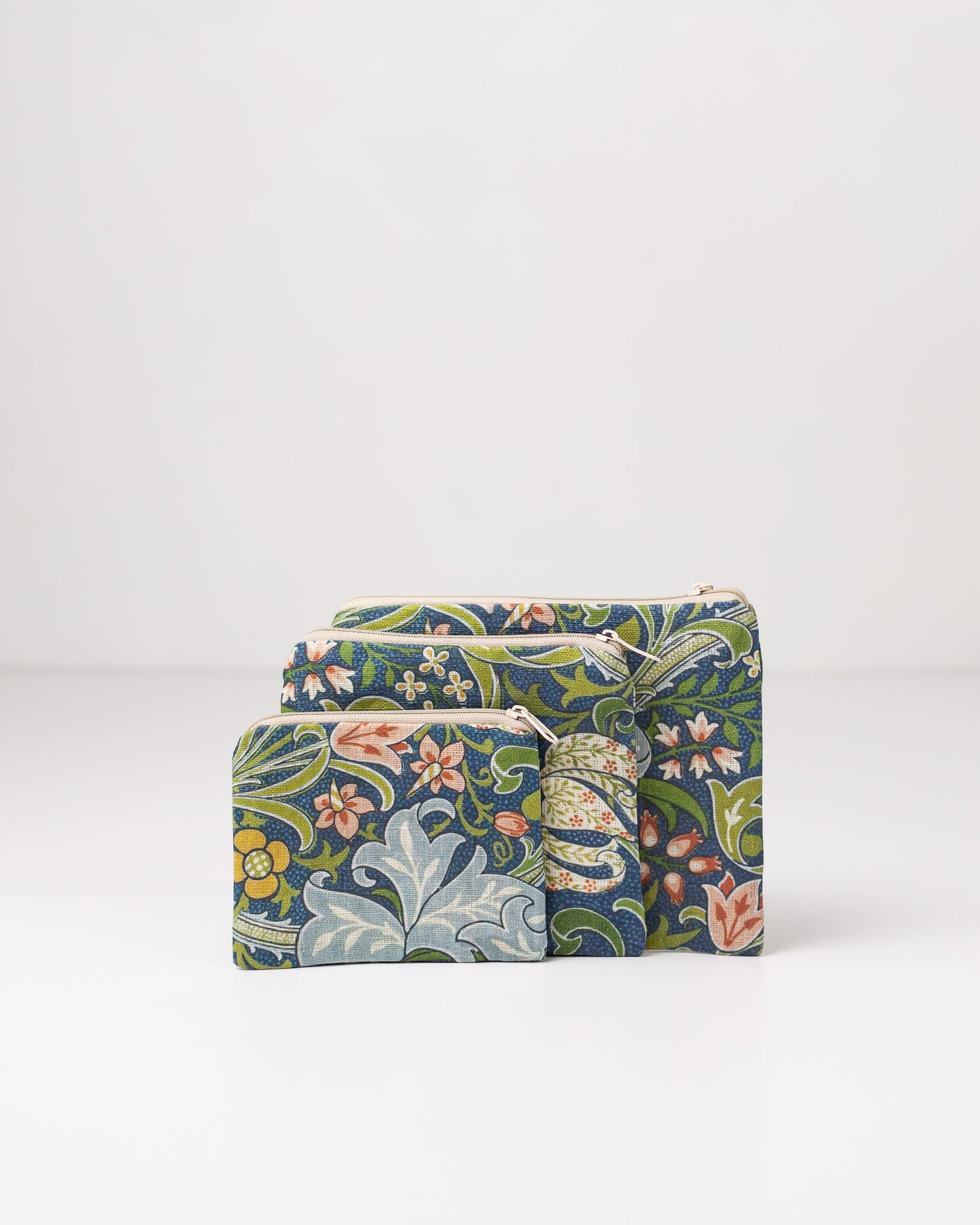 Small zip purse, small coin purse, sewing notions pouch, knitting pouch, William Morris, Golden Lily print.