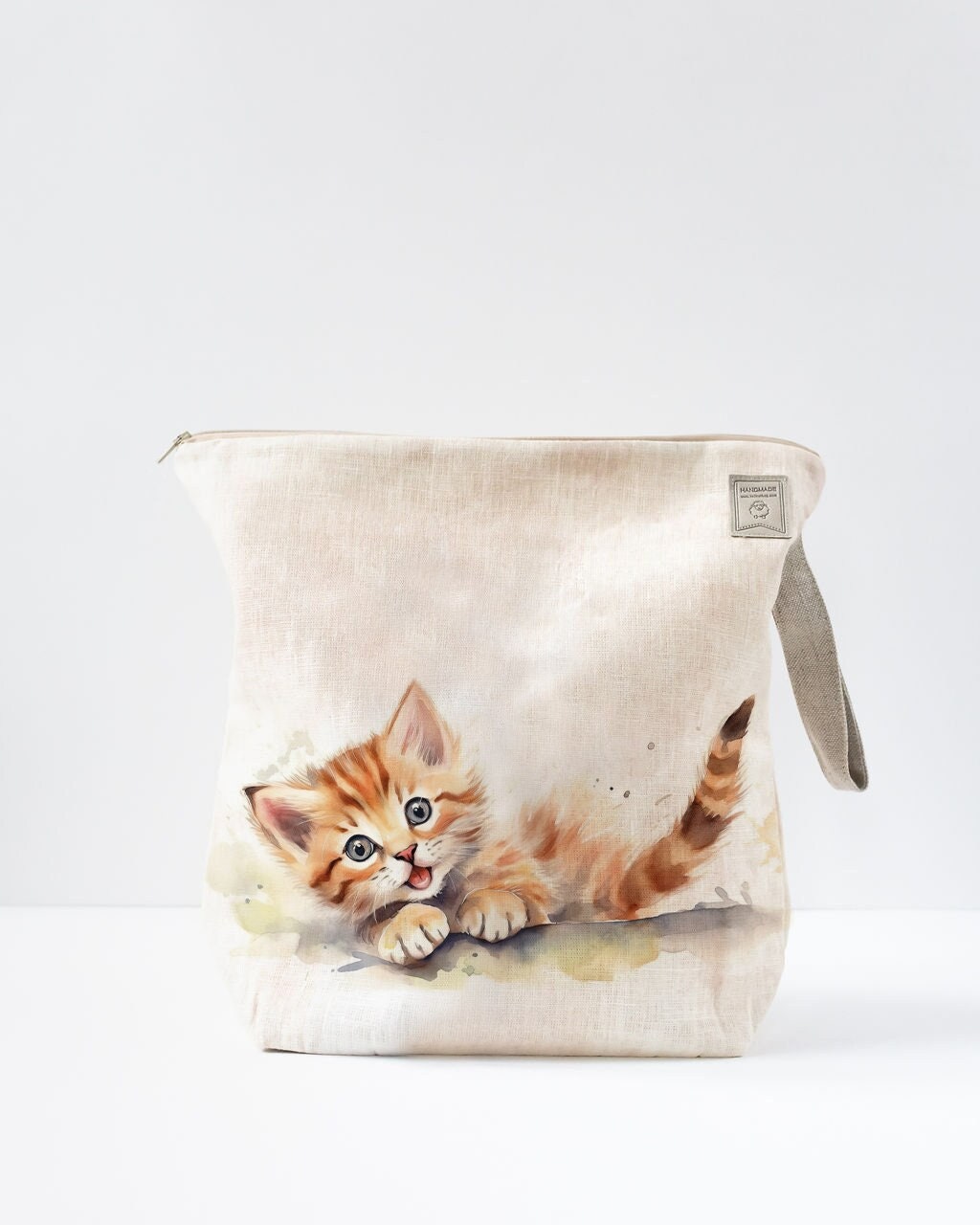 Project bag with Cat playing with yarn. Work in progress Project Bag with zipper. Yarn organizer