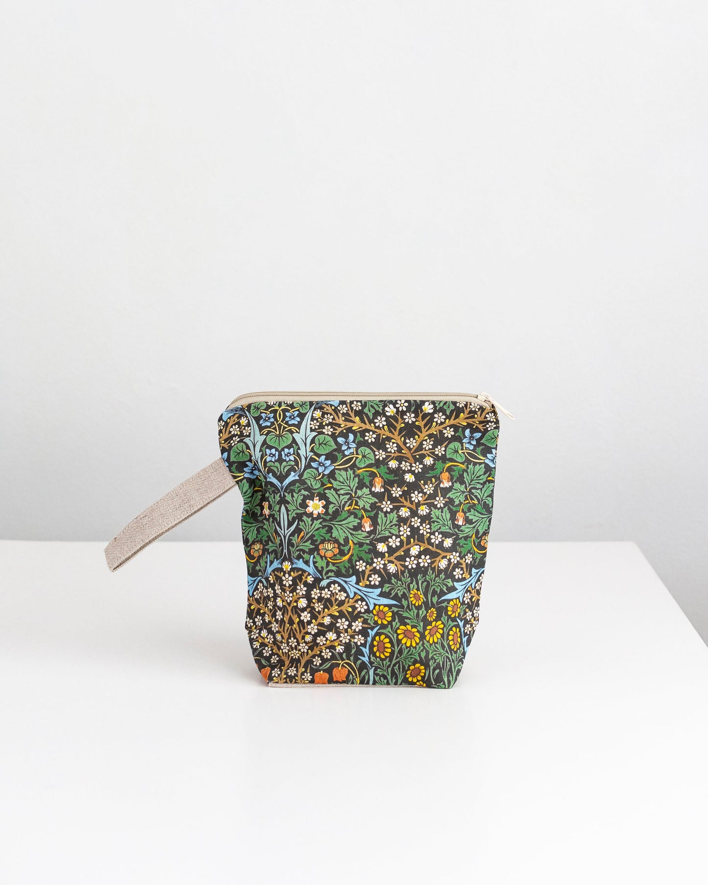Project Bag with zipper with print William Morris Blackthorn