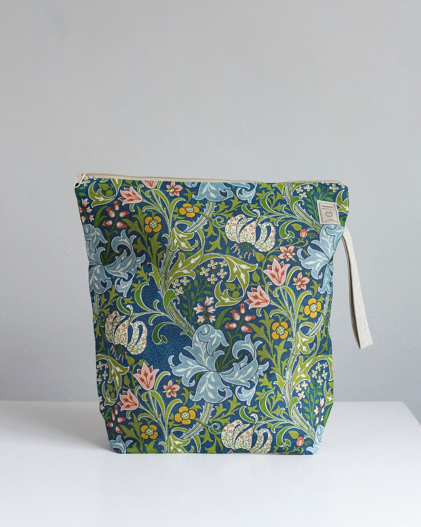 Project Bag with zipper. William Morris, Golden Lily print.