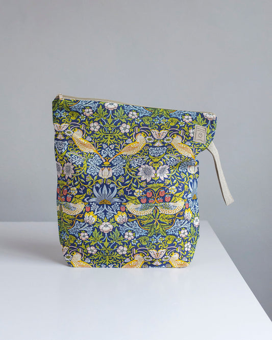 Project Bag with zipper. William Morris Strawberry Thief print.