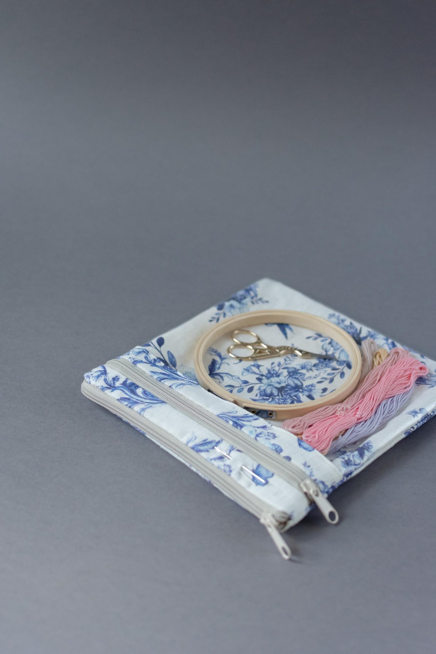 Project bag for Embroidery projects. Stitch Project Case Storage Travel Hand Sewings. Toile de jouy pattern. Sizes 13x11 or 8x9inches
