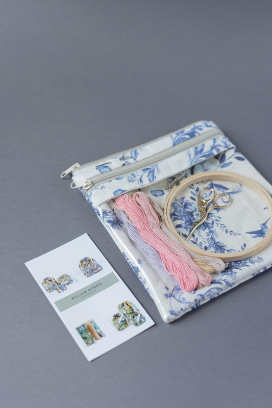 Project bag for Embroidery. Stitch Project Case Storage Travel Hand Sewing Projects. Blue roses Toile de jouy pattern. Sizes 13x11 or 8x9