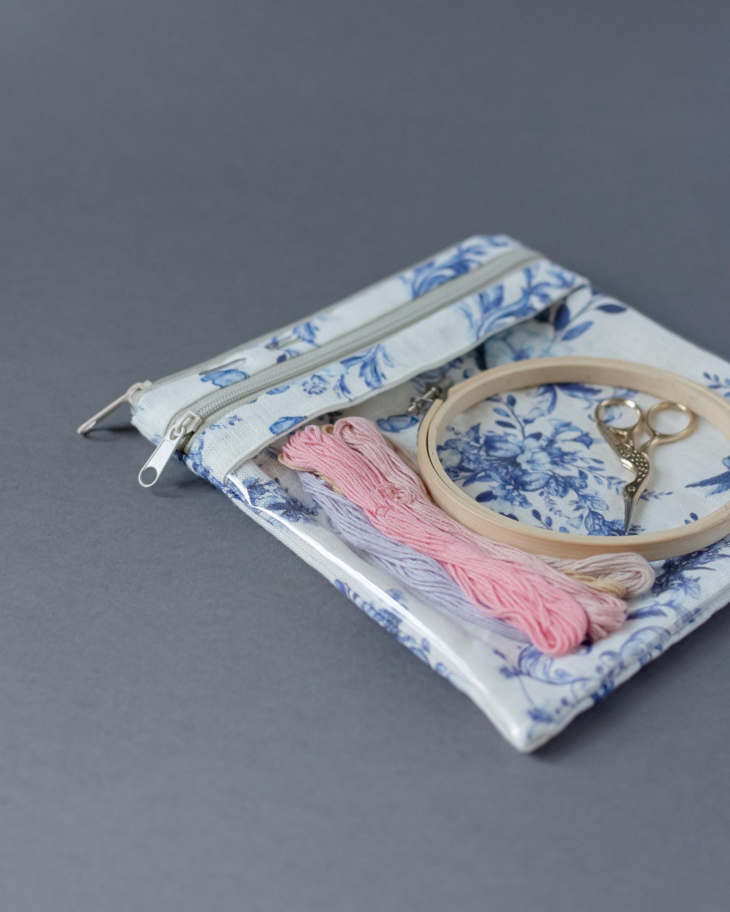 Project bag for Embroidery projects. Stitch Project Case Storage Travel Hand Sewings. Toile de jouy pattern. Sizes 13x11 or 8x9inches
