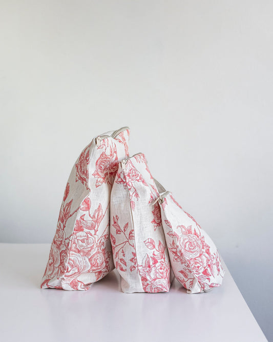 Toile de jouy print Project bag. Work in progress Project Bag with zipper. Yarn organizer with red roses print.