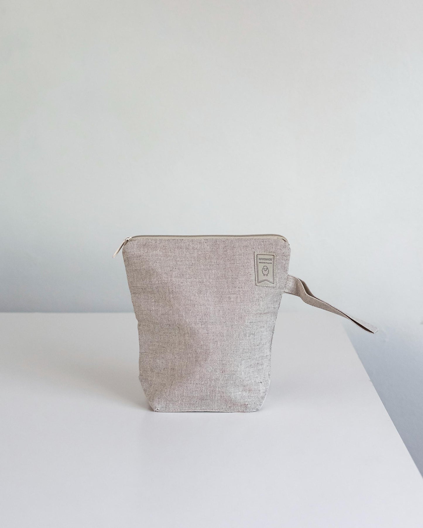 Natural linen gray project bag. Work in progress Project Bag with zipper. Yarn organizer
