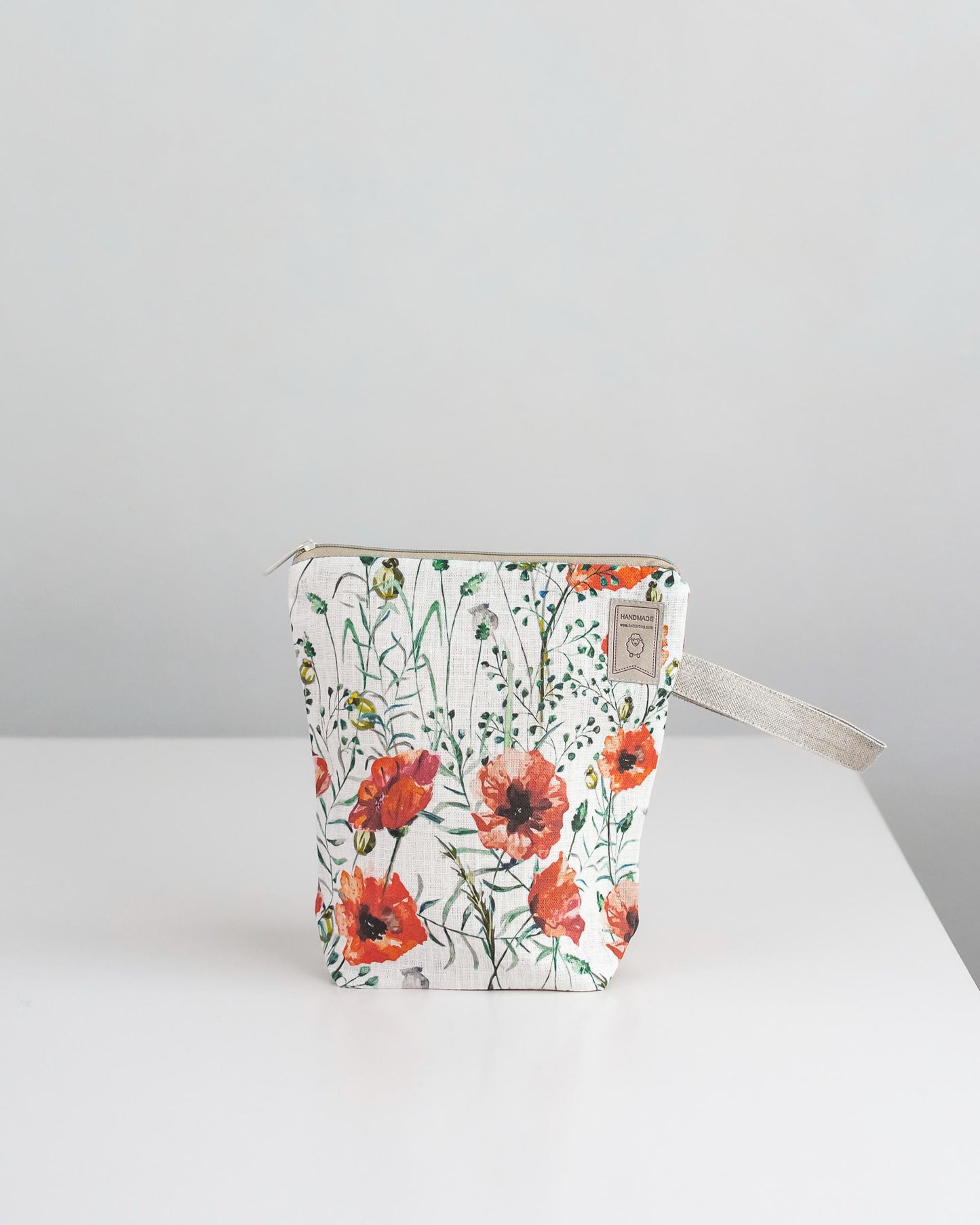 Poppy flowers print project bag. Work in progress Project Bag with zipper. Yarn organizer